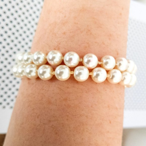 Vintage Faux Pearl Bracelet Cream White Metal Clasp Classic Preppy Wedding Bead - Picture 2 of 4